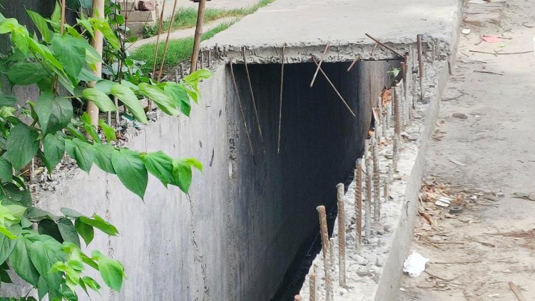 ৬ বছরেও শেষ হয়নি ড্রেন নির্মাণের কাজ
