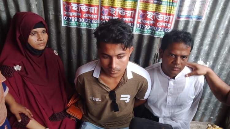 ইউপি সদস্যের কাছে ইয়াবা বিক্রির সময় মা-ছেলেসহ আটক ৩