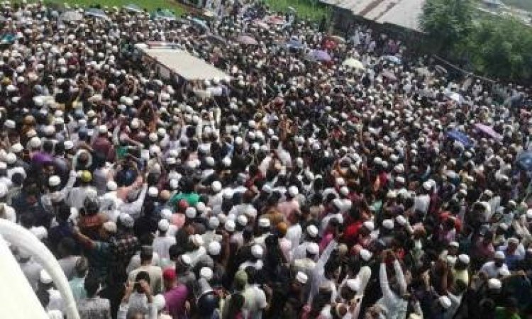 পিরোজপুরে মাওলানা সাঈদীর মরদেহ, মানুষের ঢল, দাফন ছেলের কবরের পাশে