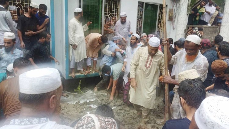ছেলের কবরের পাশে চিরনিদ্রায় শায়িত দেলাওয়ার হোসাইন সাঈদী