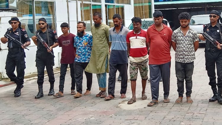  পাহাড় থেকে অস্ত্রসহ ৭ ডাকাত আটক