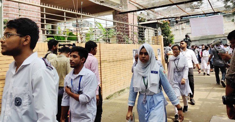এইচএসসি: যানজটের ফাঁদে পরীক্ষার্থীরা, আগামীতে সময়সূচি নিয়ে ভাবছেন মন্ত্রী