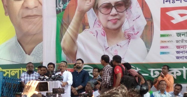 খালেদা জিয়ার কিছু হলে দায়ী থাকবে সরকার : মির্জা ফখরুল