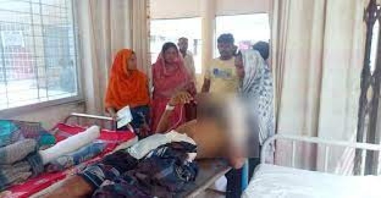 বোমা বিস্ফোরণে কবজি উড়ে গেলো কিশোরের