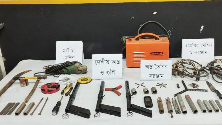 দুর্গম পাহাড়ে মিলল অস্ত্র তৈরির কারখানা, আটক ২