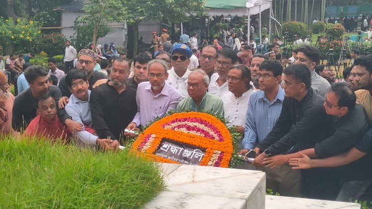 জাতীয় কবির মাজারে বিএনপির শ্রদ্ধা নিবেদন