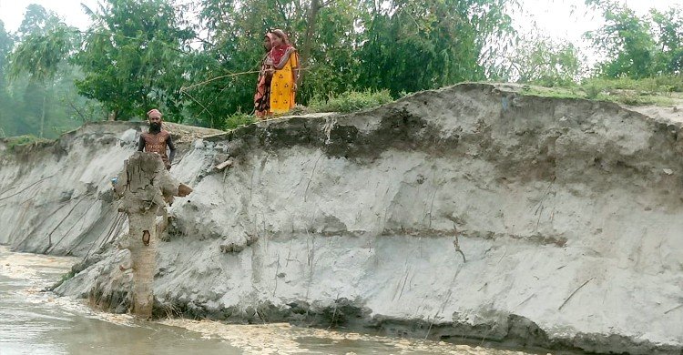 পানির সঙ্গে যমুনায় বাড়ছে ভাঙনও