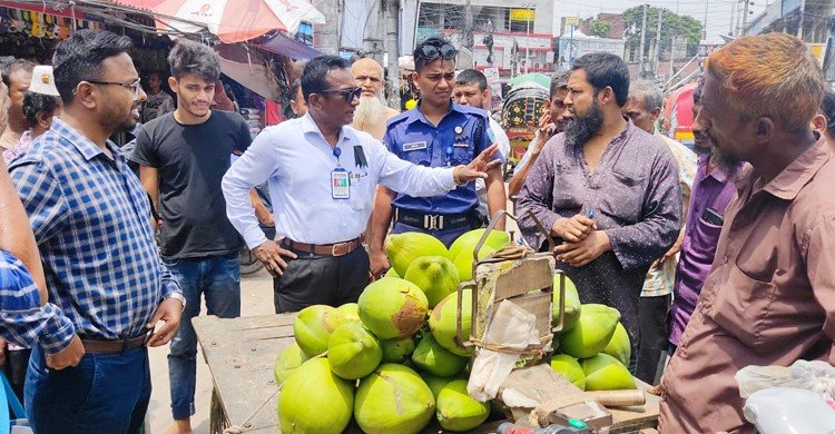 মুহূর্তে ১৫০ টাকার ডাব বিক্রি হয় ৮০ টাকায়