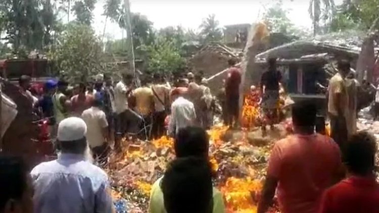 পশ্চিমবঙ্গে বাজি কারখানায় বিস্ফোরণ, নিহত ৮