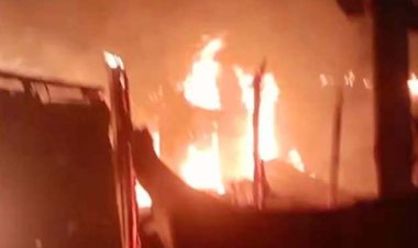 মধ্যরাতের আগুনে পুড়লো ১০ ব্যবসায়ীর কপাল