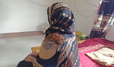 বিয়ের দাবিতে স্কুলশিক্ষকের বাড়িতে অবস্থান নিয়েছেন প্রবাসীর স্ত্রী