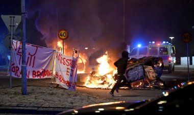  পবিত্র কোরআন পোড়ানোর ঘটনায় সুইডেনে ব্যাপক সহিংসতা-বিক্ষোভ