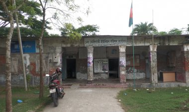  ঝুঁকিপূর্ণ ভবনে চলছে ইউনিয়ন পরিষদের কর্যক্রম 