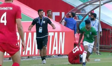 বাংলাদেশ-আফগানিস্তান ম্যাচে চরম উত্তেজনা, দুই কোচকে লালকার্ড