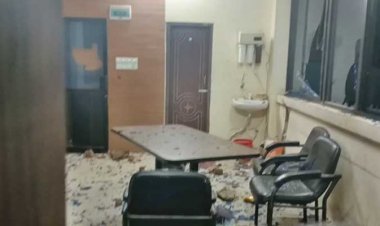 চবি শাটল ট্রেনে দুর্ঘটনা, আহত ১৫, ভিসির বাসভবনে ভাঙচুর