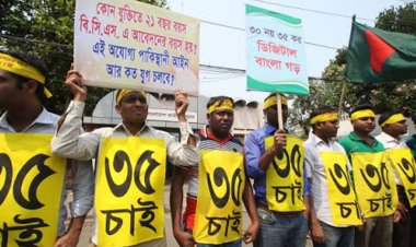 চাকরির বয়সসীমা ৩৫ দাবি: পুলিশের লাঠিপেটায় শাহবাগ ছাড়ল আন্দোলনকারীরা