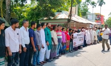  পরকীয়ার জেরে রেস্তরোঁ ব্যবসায়ী খুন, আসামিদের গ্রেফতারের দাবিতে মানববন্ধন