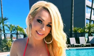 ভিন্ন উপায়ে আয়ের জন্য শিক্ষিকা যখন বেছে নিলেন নগ্নতা