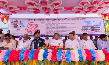 নৌকায় ভোট চাইলেন জামালপুর জেলা প্রশাসক, ভিডিও ভাইরাল