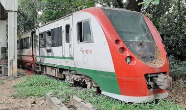 রেলের ২০ ডেমু ট্রেনের সচল কেবল একটি