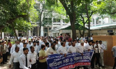 পদযাত্রায় হামলার প্রতিবাদে আইনজীবীদের বিক্ষোভ