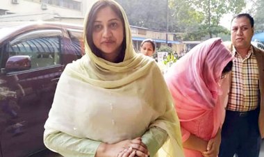 ঢাকায় এলেন খালেদা জিয়ার পুত্রবধূ সিঁথি