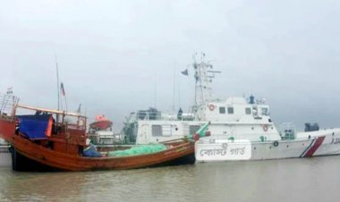 ৫ দিন ধরে বঙ্গোপসাগরে ভাসতে থাকা ১৭ জেলে উদ্ধার