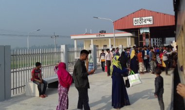 এক মাসে ২০ বারের বেশি পাথর নিক্ষেপ, আতঙ্কে যাত্রীরা