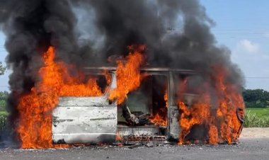 নাটোরে বিএনপির তারুণ্যের রোডমার্চের গাড়িতে আগুন, হামলা, ভাঙচুর