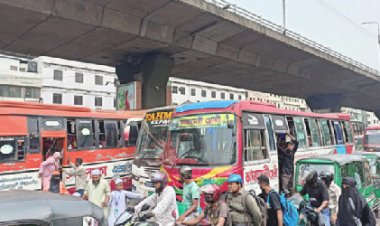 এলিভেটেড এক্সপ্রেসওয়ে থেকে নেমেই যানজট
