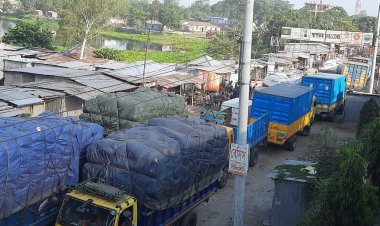 বুড়িমারী স্থলবন্দরে ৫ দিন ধরে বন্ধ আমদানি-রপ্তানি