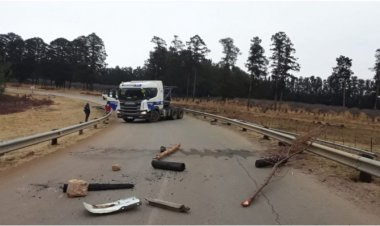 দক্ষিণ আফ্রিকায় বাস- লরি সংঘর্ষে নিহত ২০