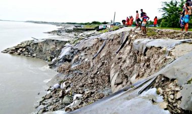 কয়রায় বেড়িবাঁধে ভাঙন