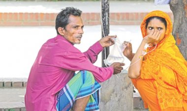 অসহায় ডেঙ্গু রোগী-স্বজন, টাকা দিয়েও মিলছে না স্যালাইন