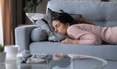 উপুড় হয়ে ঘুমালে কী হয়?