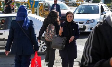 ইরানে হিজাব ছাড়া বের হলেই ১০ বছর কারাদণ্ডের বিল পাস