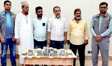 দেশি-বিদেশি মুদ্রা উদ্ধার, মানি এক্সচেঞ্জের ৪ জন গ্রেপ্তার