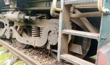 ইঞ্জিন লাইনচ্যুত, ঝারিয়া-ময়মনসিংহ রেলযোগাযোগ বন্ধ