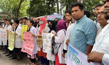 চার দফা দাবিতে আমরণ অবস্থান কর্মসূচির হুঁশিয়ারি ম্যাটস শিক্ষার্থীদের