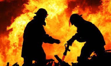 লালবাগে মদিনা মিষ্টান্ন ভান্ডারে আগুন, নিয়ন্ত্রণে ৯ ইউনিট