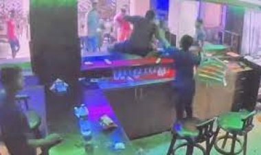 মদের বিল চাওয়ায় বারে ছাত্রলীগের হামলা ভাঙচুর লুট