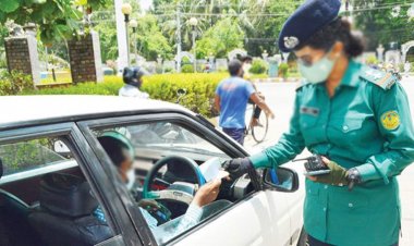 গাড়িতে মামলা দেওয়ায় নারী সার্জেন্টকে মারধর, মা-মেয়ে গ্রেপ্তার