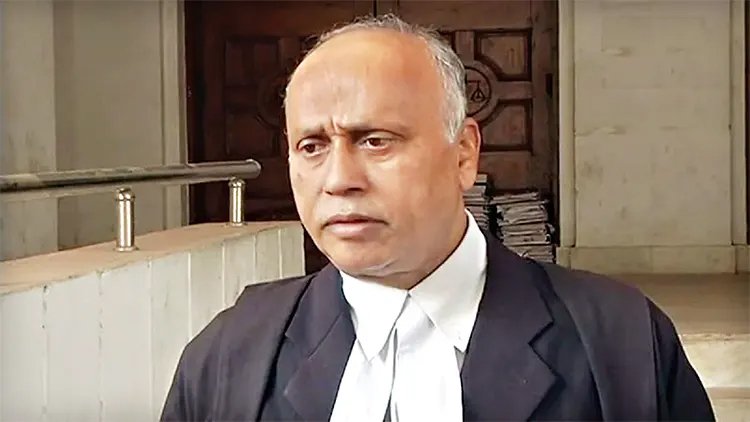 ড. ইউনূসের বিরুদ্ধে শ্রম আইনে মামলা, নতুন আইনজীবী নিয়োগ নিয়ে নাটকীয়তা