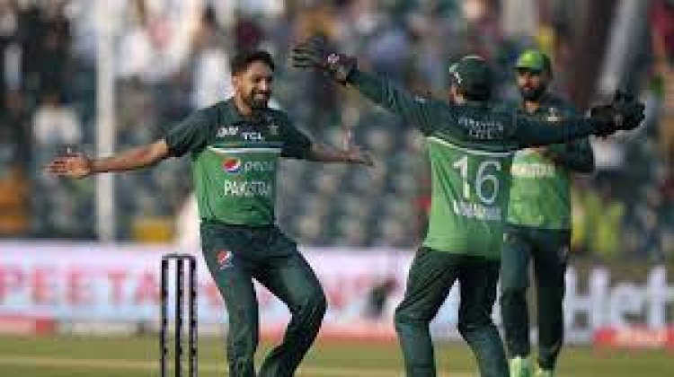 ভারতের বিপক্ষে ম্যাচ চলাকালেই দুঃসংবাদ পাকিস্তানের