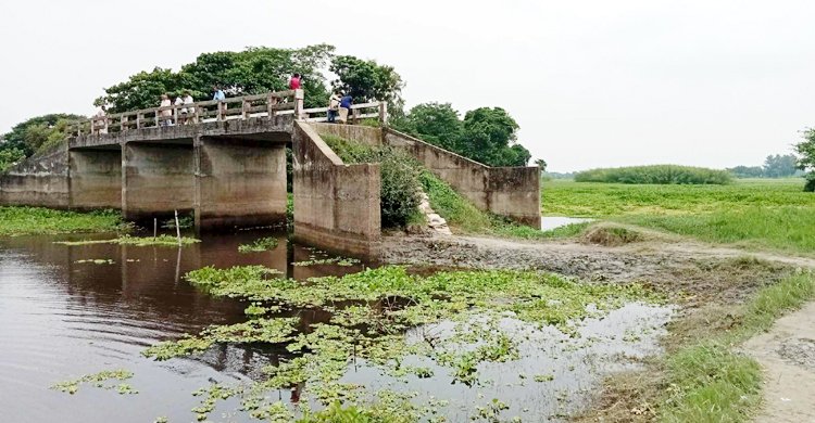 সেতু নির্মাণের ৬ বছরেও হয়নি সংযোগ সড়ক