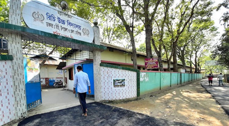 শিক্ষক দিলেন ‘তালাক’, শিক্ষিকা বললেন বিয়েই হয়নি