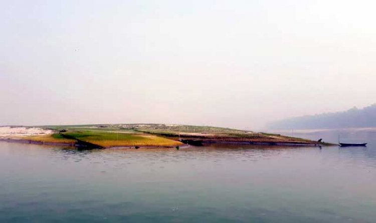 ভূঞাপুরে এমপি-মেয়র পাল্টাপাল্টি নৌকা বাইচ, দু’গ্রুপের সংঘর্ষের শঙ্কা