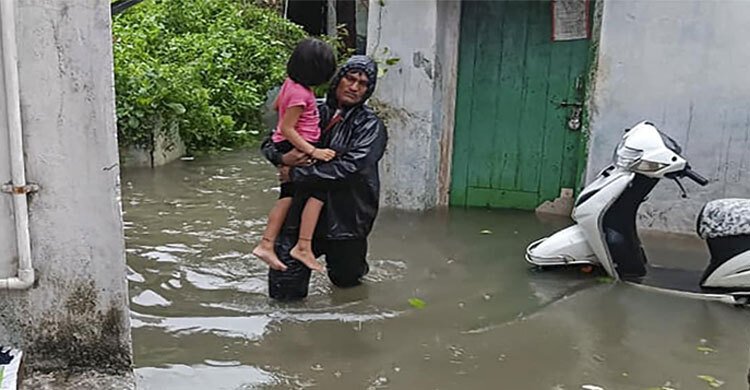 রাতভর বৃষ্টিতে ভাসছে নাগপুর