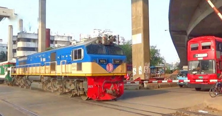 মহাখালীতে ট্রেনে কাটা পড়ে তিন পথশিশুর মৃত্যু