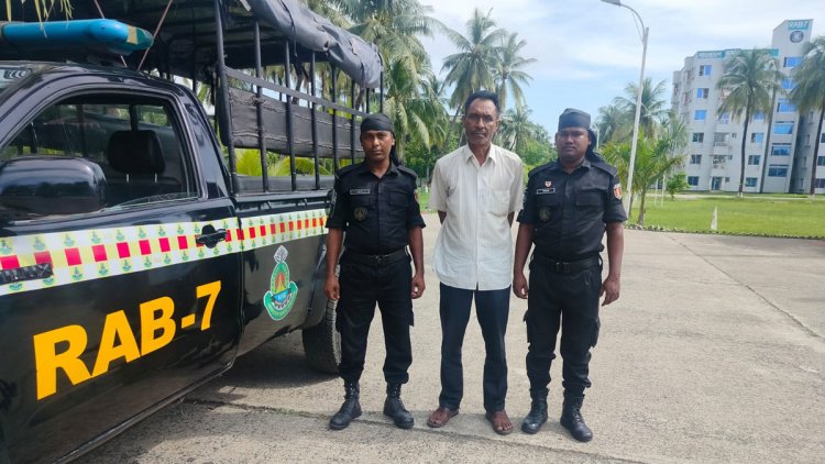 বিদেশ পাঠানোর কথা বলে লাখ লাখ টাকা হাতিয়ে নিলেন তিনি